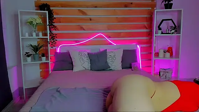 Snapshot of Laura_Ellinss chatting on 16, 10, 2025 Laura Ellinss online show from 16, 10, 2025