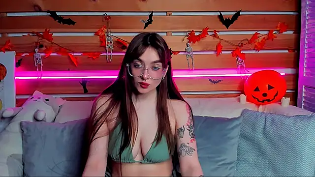 Snapshot of Emily_Tylerr chatting on 5, 11, 2025 Emily Tylerr online show from 5, 11, 2025