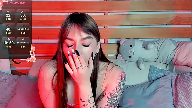 Snapshot of Emily_Tylerr chatting on 16, 11, 2025 Emily Tylerr online show from 16, 11, 2025