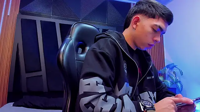 Eryonbradley online show from 3, 10, 2025