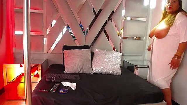 Snapshot of MonzerratBoyer chatting on 6, 10, 2025 MonzerratBoyer online show from 6, 10, 2025