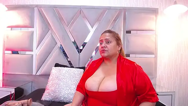 Snapshot of MonzerratBoyer chatting on 24, 11, 2025 MonzerratBoyer online show from 24, 11, 2025