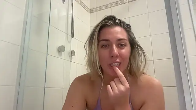 Snapshot of louiseberkeley chatting on 17, 12, 2025 louiseberkeley online show from 17, 12, 2025