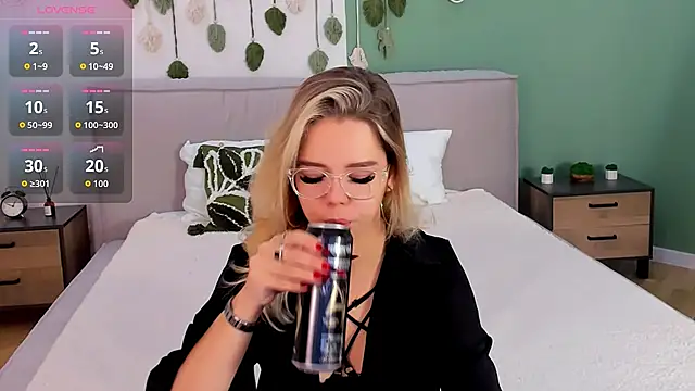 PrincessSlay online show from 3, 10, 2025