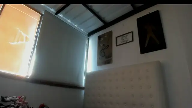 Roxannelorence  online show from 14, 10, 2025