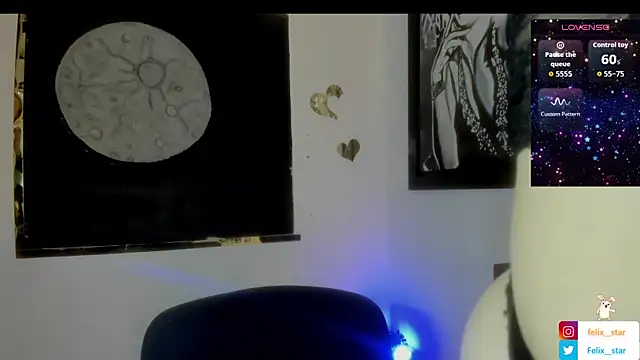 Roxannelorence  online show from 7, 11, 2025