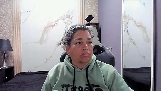 NinaBlazee online show from 18, 10, 2025