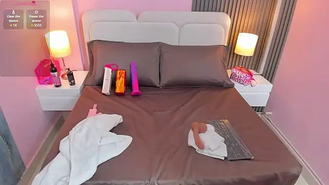 Clawdeen  wolf online show from 12, 11, 2025