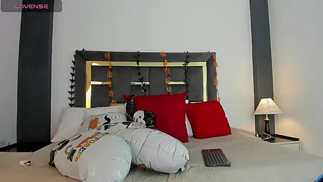 Snapshot of ScarlettVell chatting on 24, 10, 2025 ScarlettVell online show from 24, 10, 2025