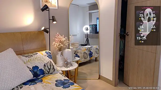 Snapshot of sarah_rayy chatting on 21, 10, 2025 sarah rayy online show from 21, 10, 2025