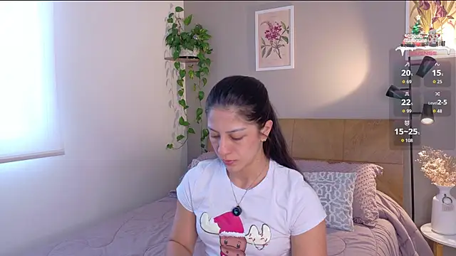 Snapshot of sarah_rayy chatting on 15, 12, 2025 sarah rayy online show from 15, 12, 2025