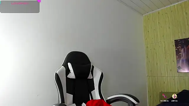 Snapshot of Raven_Rouge_ chatting on 2, 2, 2026 Raven Rouge online show from 2, 2, 2026