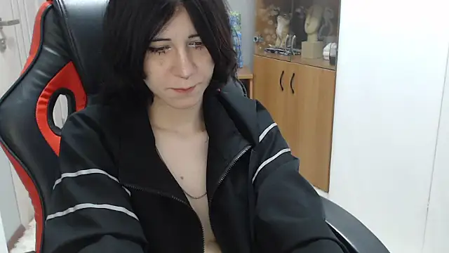 TinaQuiin online show from 27, 9, 2025