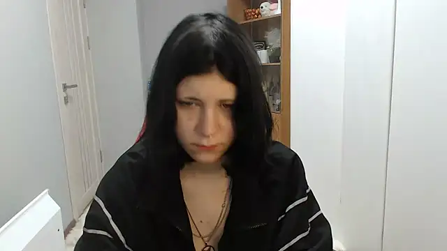 TinaQuiin online show from 28, 11, 2025