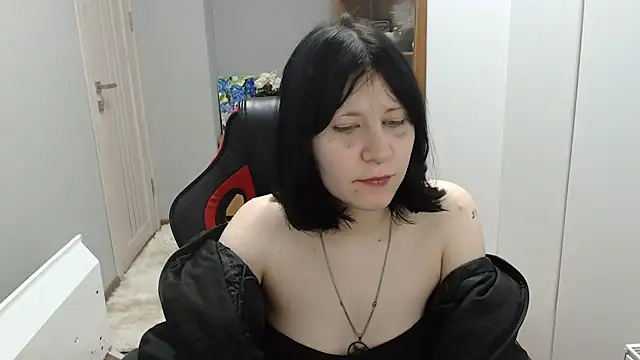 TinaQuiin online show from 3, 12, 2025