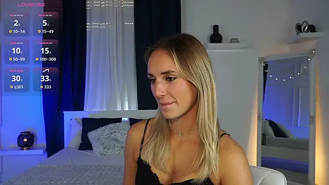 Snapshot of LenaaStar chatting on 6, 11, 2025 LenaaStar online show from 6, 11, 2025