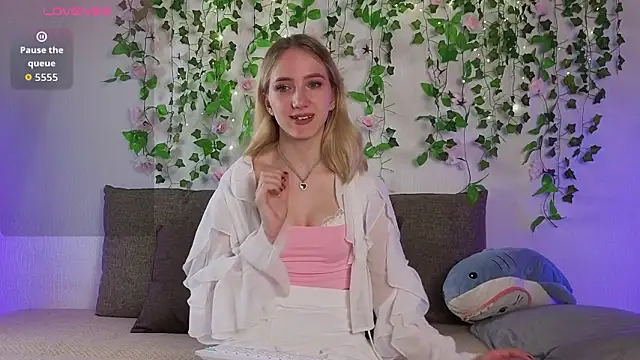 EmmaNovak online show from 28, 3, 2026