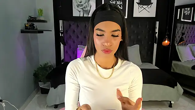 Snapshot of kitty_collins_ chatting on 10, 9, 2025 kitty collins online show from 10, 9, 2025