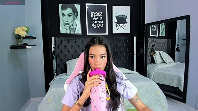 Snapshot of kitty_collins_ chatting on 2, 10, 2025 kitty collins online show from 2, 10, 2025