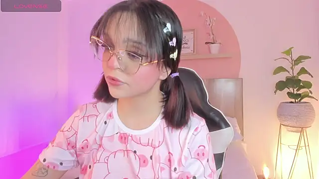 Snapshot of Clara_Luu chatting on 23, 6, 2026 Clara Luu online show from 23, 6, 2026
