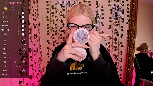 AnyaTaylor  online show from 25, 2, 2026