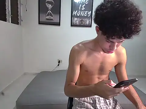 Dollarhot30 online show from 6, 11, 2025