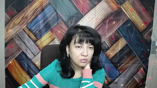 SelenaFly online show from 7, 10, 2025