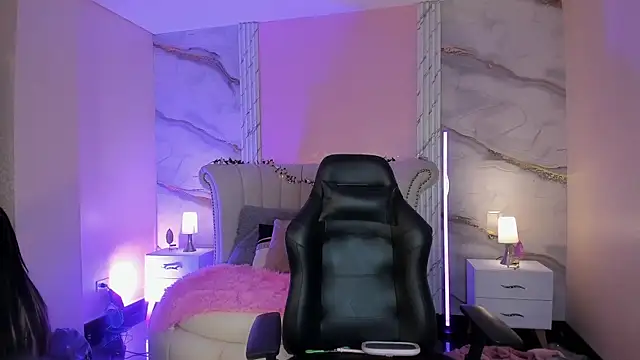 EmmaStonns online show from 13, 4, 2026