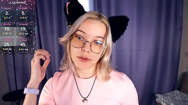 Snapshot of EdaKirkIin chatting on 31, 10, 2025 EdaKirkIin online show from 31, 10, 2025