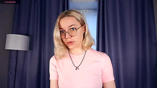 Snapshot of EdaKirkIin chatting on 6, 11, 2025 EdaKirkIin online show from 6, 11, 2025