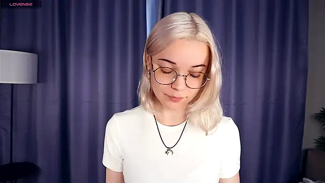 Snapshot of EdaKirkIin chatting on 14, 11, 2025 EdaKirkIin online show from 14, 11, 2025