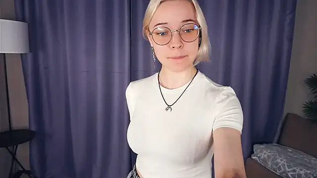 Snapshot of EdaKirkIin chatting on 28, 11, 2025 EdaKirkIin online show from 28, 11, 2025