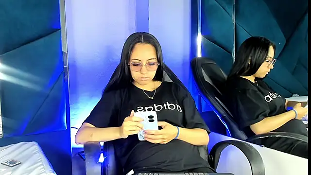 Snapshot of LilithSant chatting on 8, 9, 2025 LilithSant online show from 8, 9, 2025