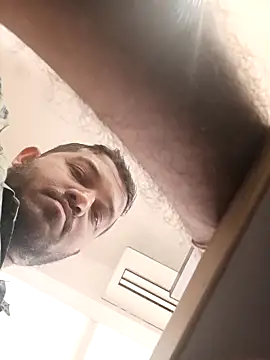 Snapshot of VJ17 chatting on 9, 10, 2025 VJ17 online show from 9, 10, 2025