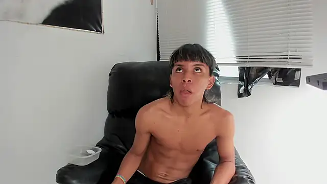 Snapshot of tyler_twink_boy chatting on 6, 2, 2026 tyler twink boy online show from 6, 2, 2026