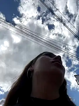 Isa Villamarin online show from 10, 9, 2025