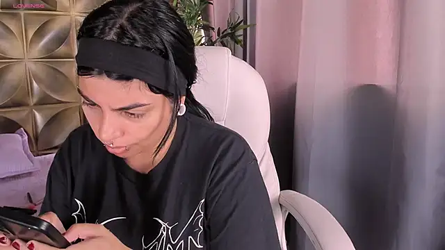 emily-santoss online show from 20, 10, 2025