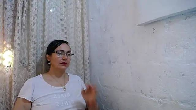Snapshot of gabbyparker_ chatting on 25, 9, 2025 gabbyparker online show from 25, 9, 2025