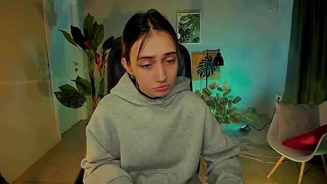 olivianorton online show from 25, 9, 2025