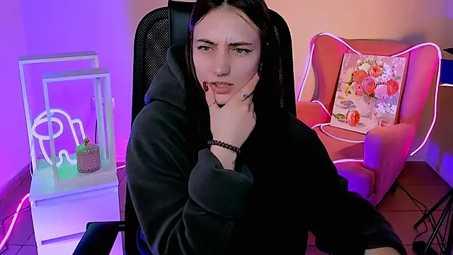 olivianorton online show from 30, 9, 2025