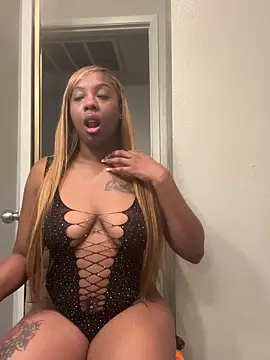 ObsessedWLyla online show from 31, 10, 2025