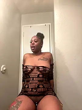 ObsessedWLyla online show from 13, 11, 2025