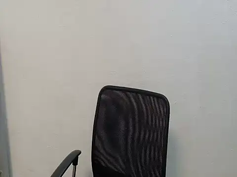 Snapshot of avery_in_paradisexx chatting on 8, 1, 2026 avery in paradisexx online show from 8, 1, 2026