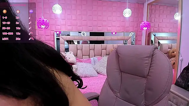 Snapshot of _laaura_ chatting on 6, 11, 2025 laaura online show from 6, 11, 2025