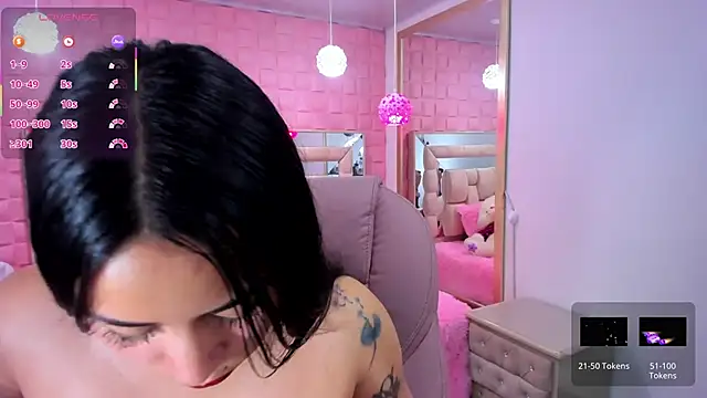 Snapshot of _laaura_ chatting on 20, 11, 2025 laaura online show from 20, 11, 2025