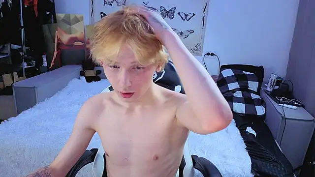 Snapshot of Your_avatar chatting on 11, 11, 2025 Your avatar online show from 11, 11, 2025