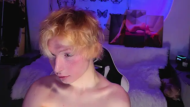 Snapshot of Your_avatar chatting on 13, 11, 2025 Your avatar online show from 13, 11, 2025