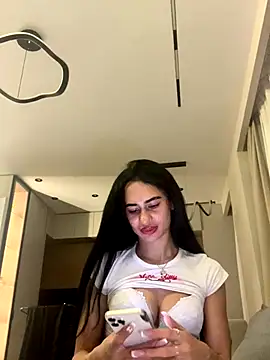 itsyourgirltee online show from 13, 11, 2025