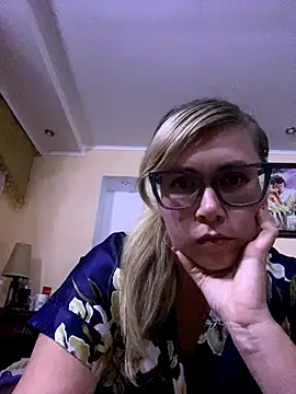 Crystal00Girl online show from 14, 10, 2025