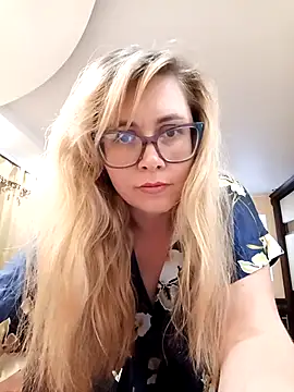 Crystal00Girl online show from 24, 10, 2025